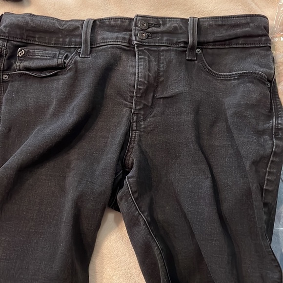 Levi’s Black Bermuda Jean Short - Picture 4 of 5